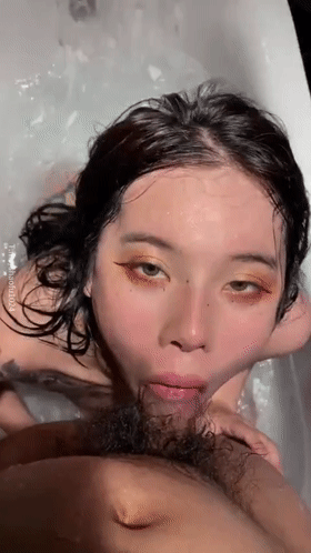 纹身巨乳大奶母狗，口交乳交，超爽镜前后入狂艹，简直爽翻天了！[500M 1V ]-3.gif